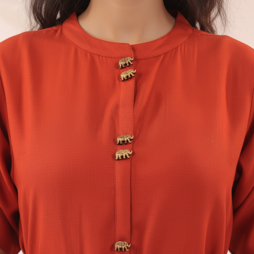 Close-up Neckline & Placket