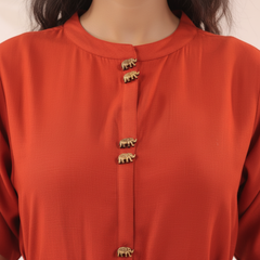 Close-up Neckline & Placket