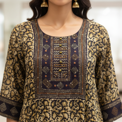 Neckline Close-Up